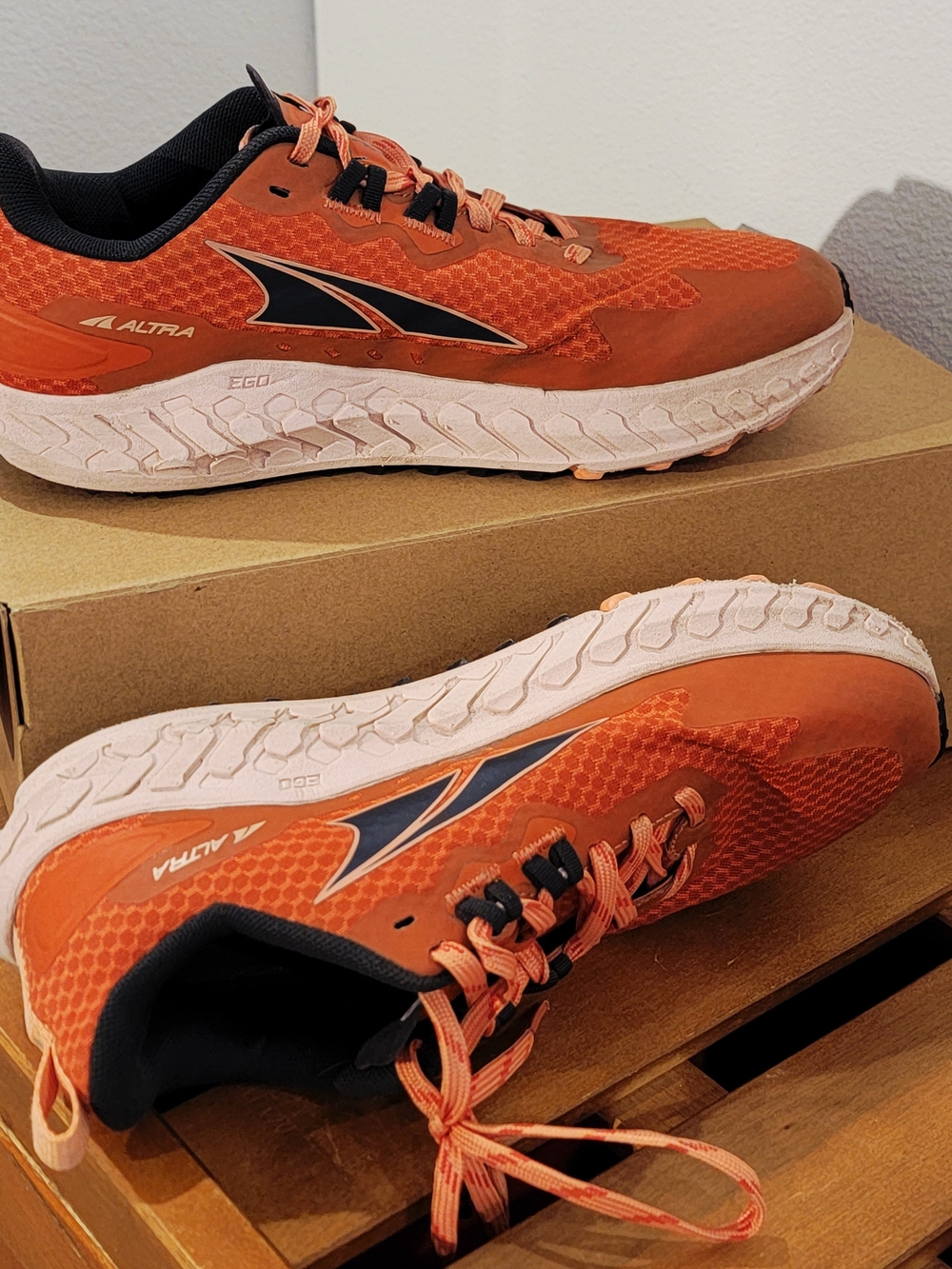 Altra Orange Road/ Trail Runners Womens 8